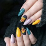 есенен маникюр върху бадемови нокти