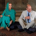 Уилям и Кейт в пакистанска джамия
