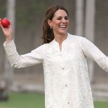 Кейт игра на крикет
