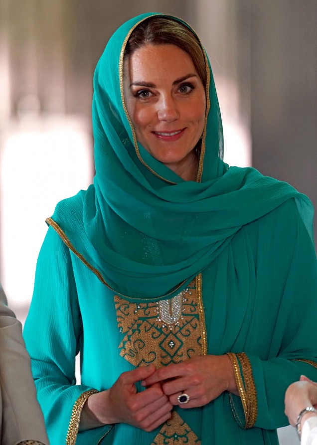 Кейт Мидълтън посети храм в Пакистан