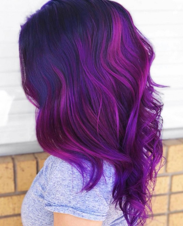 Ярко лилава коса