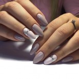 маникюр бледи тонове
