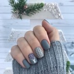 Зимни сиви маникюри