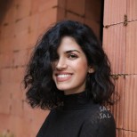 черна къса коса