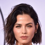 прическа мокър ефект