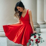 младежка червена рокля