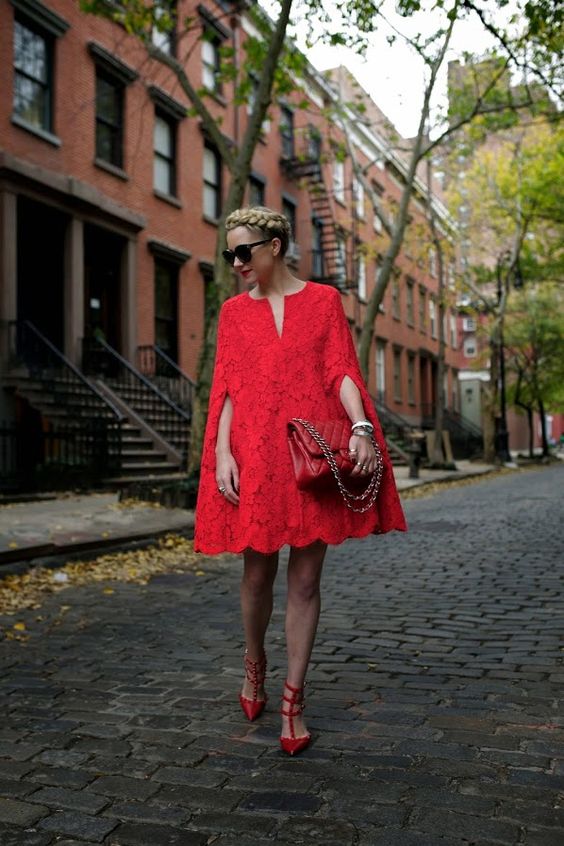 червена рокля свободна кройка