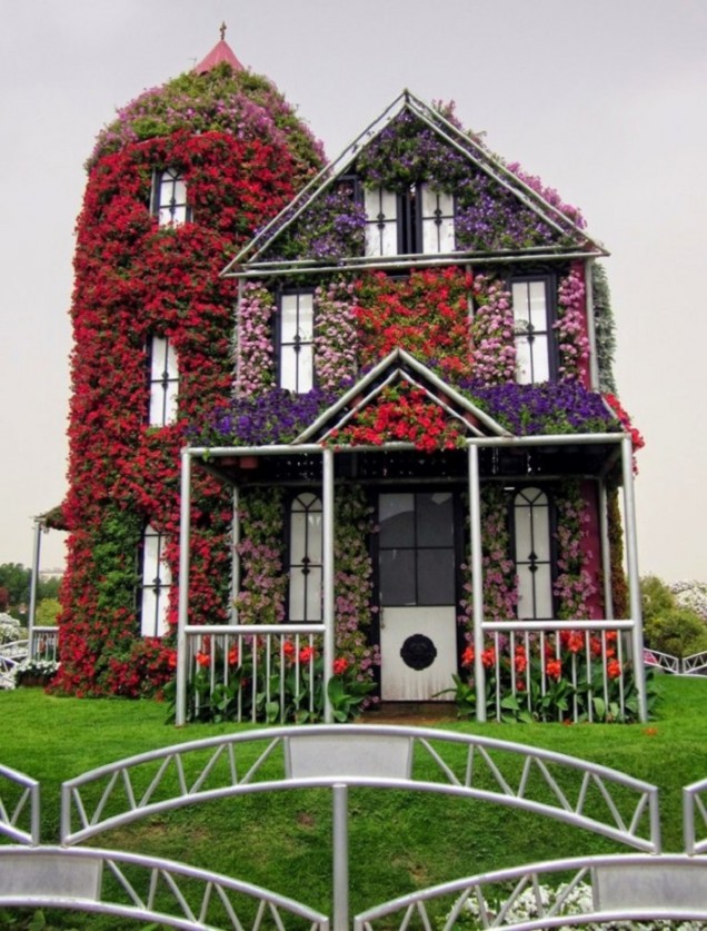 къща от цветя