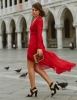 Лейди в червено - 25 убийствено секси червени рокли, с които ще привличаш погледа като с магнит (Снимки):