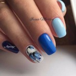 Френски маникюр в синьо с цветя