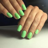 къси зелени нокти