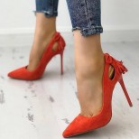червени остри обувки