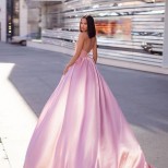 розова рокля