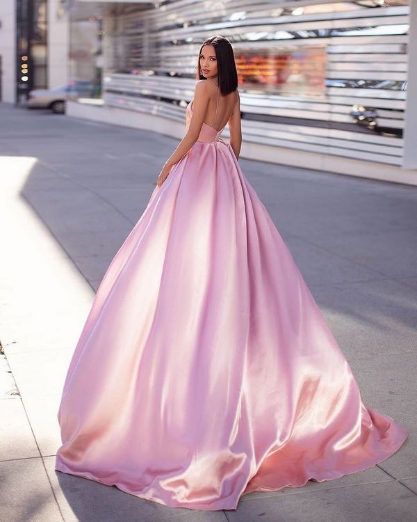 розова рокля