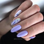 маникюр с цвят на лавандула
