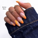 маникюр портокалов цвят