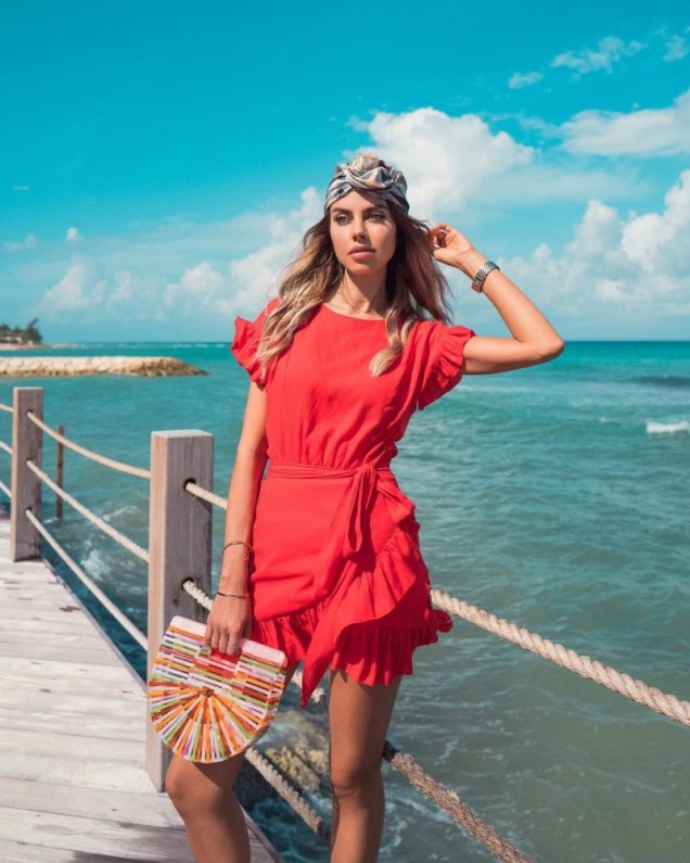 плажна рокля в червено