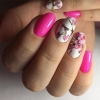 розови нокти с цветя