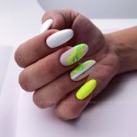 бял маникюр с неоново