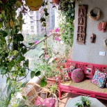 романтичен балкон в розово