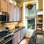 тясна кухня