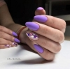 бадемови нокти в лилав дизайн