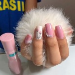 бледо розово маникюр.jpg