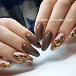 шоколадов есенен маникюр