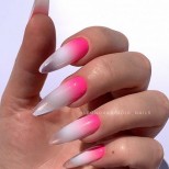 неоново розов омбре маникюр