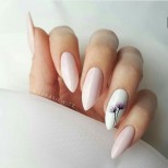 бледо розово