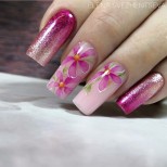 квадратен маникюр изящни цветя