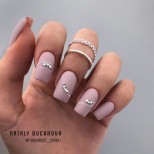 бледо розово