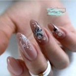 копринен майски маникюр