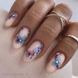 бледо розово маникюр