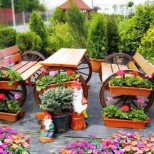 градински пейки с цветя