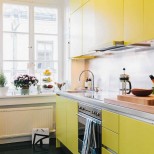 нежно жълта кухня