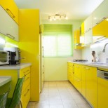 лимонено жълта кухня