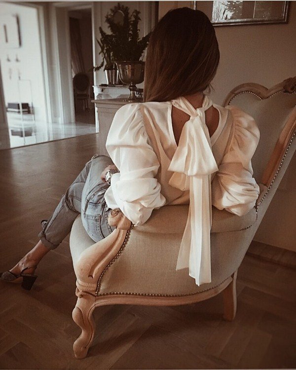 бяла блуза с панделка