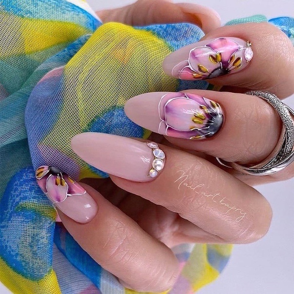 розови нокти