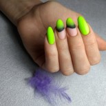 неоново зелен маникюр лято