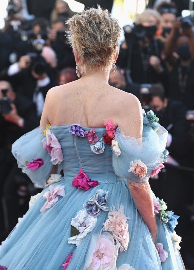 Шарън Стоун флорална рокля