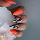 интересен оранжев маникюр