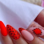 червен маникюр анималистичен