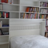 библиотека в спалнята