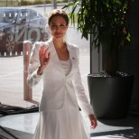 Анджелина Джоли бяла рокля