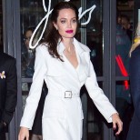 Анджелина Джоли елегантна в бяло
