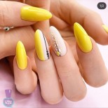 ярко жълт есенен маникюр
