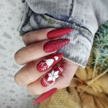 коледен червен маникюр