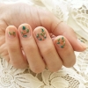 Дискретни и чаровни пролетни маникюри за къси нокти - необичайна красота (Снимки):