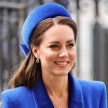 Кейт Мидълтън синя шапка